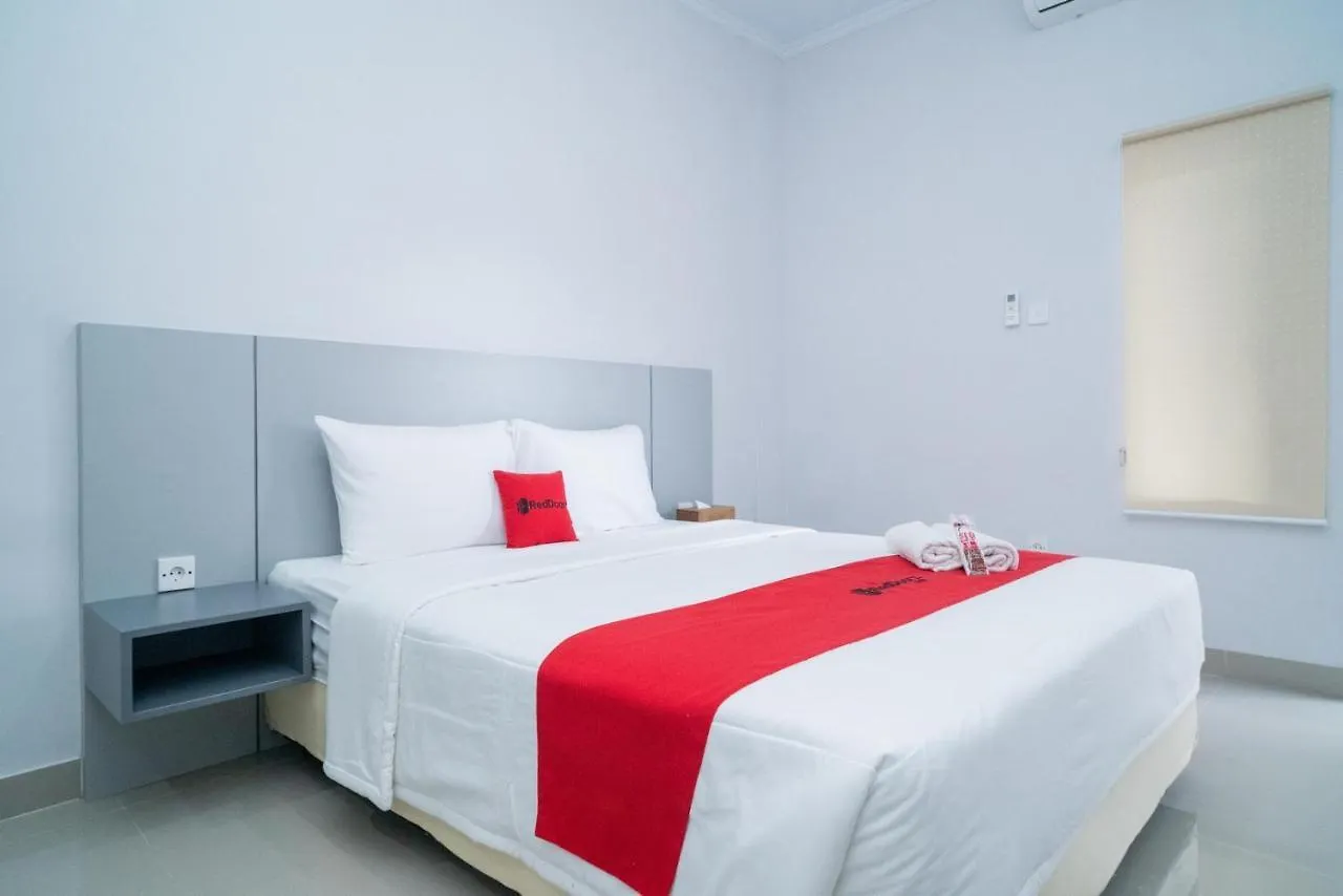 Hotel Reddoorz @ Jalan Gunung Talang Mahendradatta Kerobokan